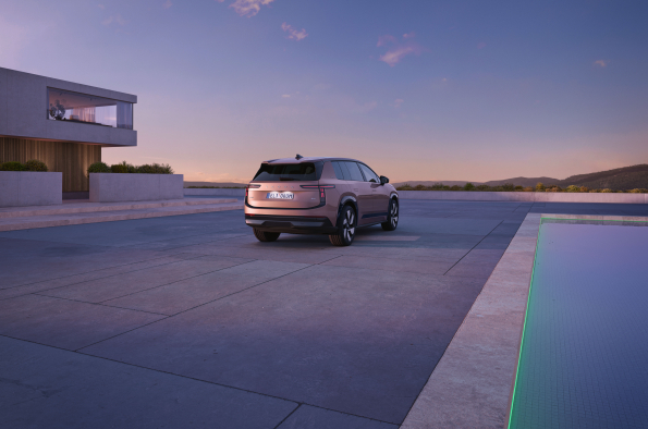 Škoda confirms UK pricing and specification for new all-electric flagship Peaq