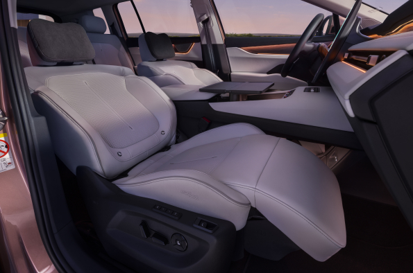 Škoda confirms UK pricing and specification for new all-electric flagship Peaq