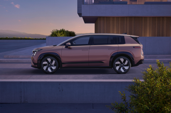 Škoda confirms UK pricing and specification for new all-electric flagship Peaq
