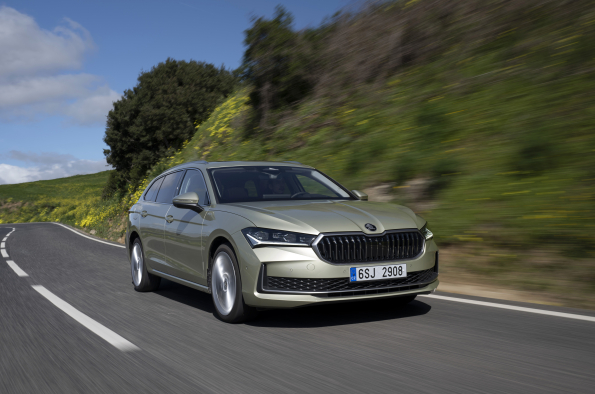 Fourth-generation Škoda Superb Combi 2023